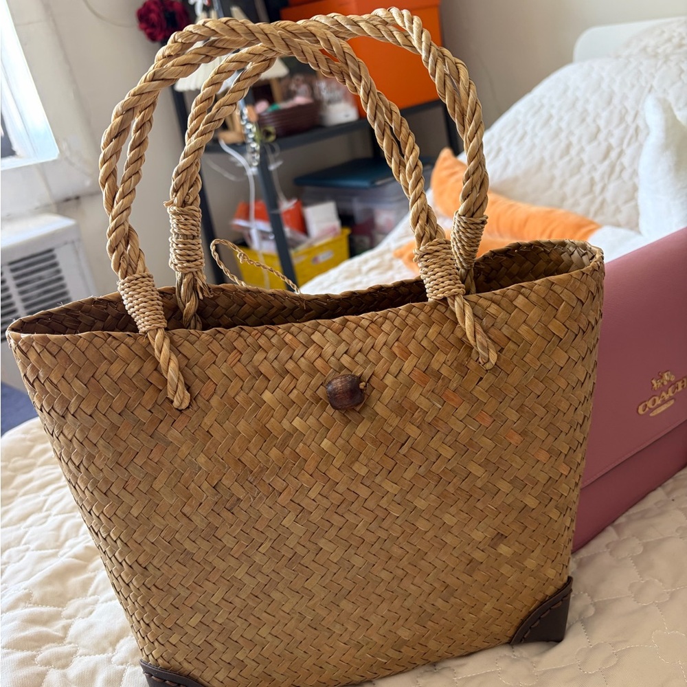 Elegant Tan Woven Tote Bag
